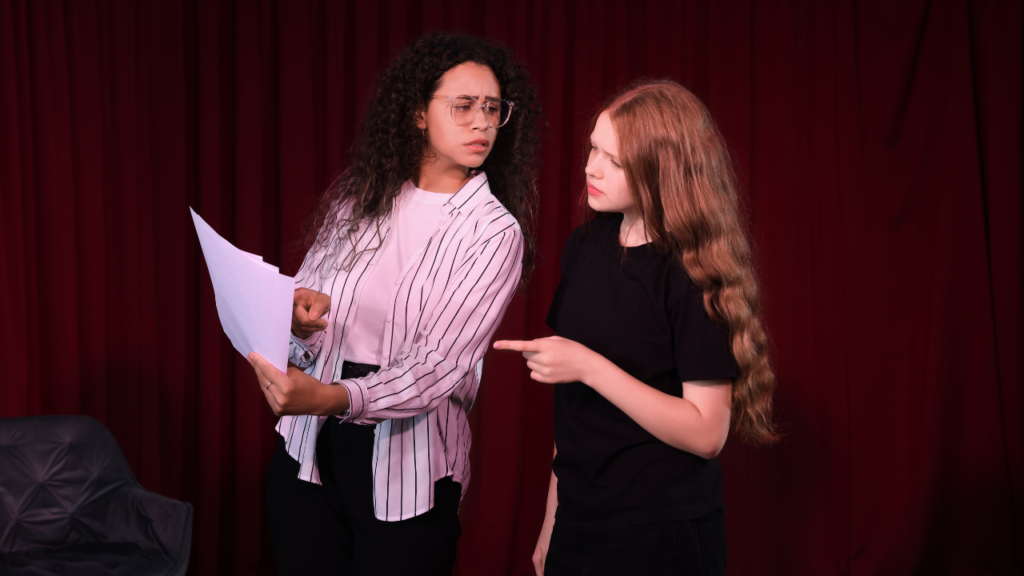 ¿Qué es el realismo mágico en el teatro y cómo se representa?